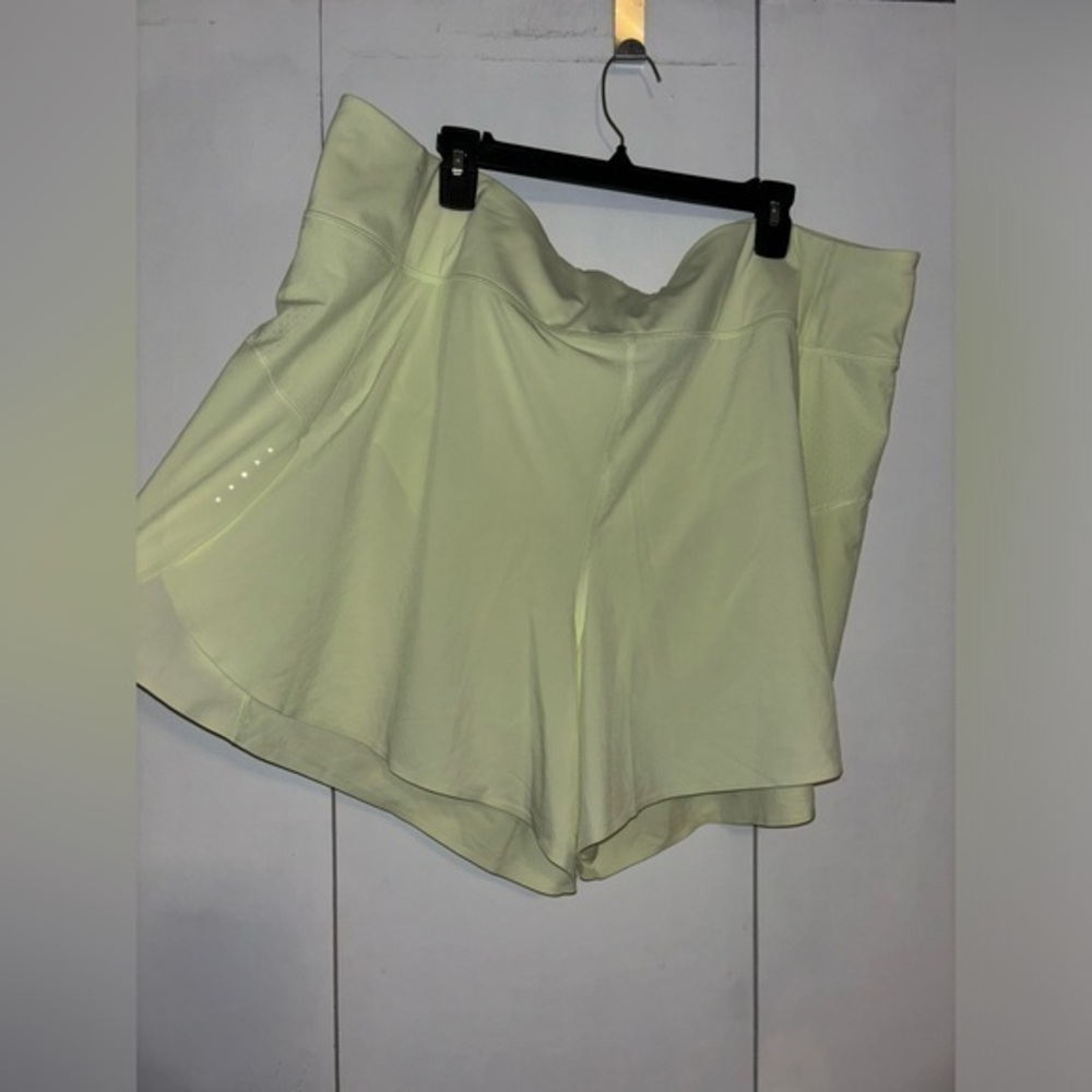Athleta Run with it 4.5” shorts